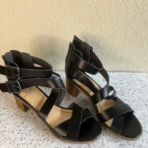 Womens black size 6 sandles